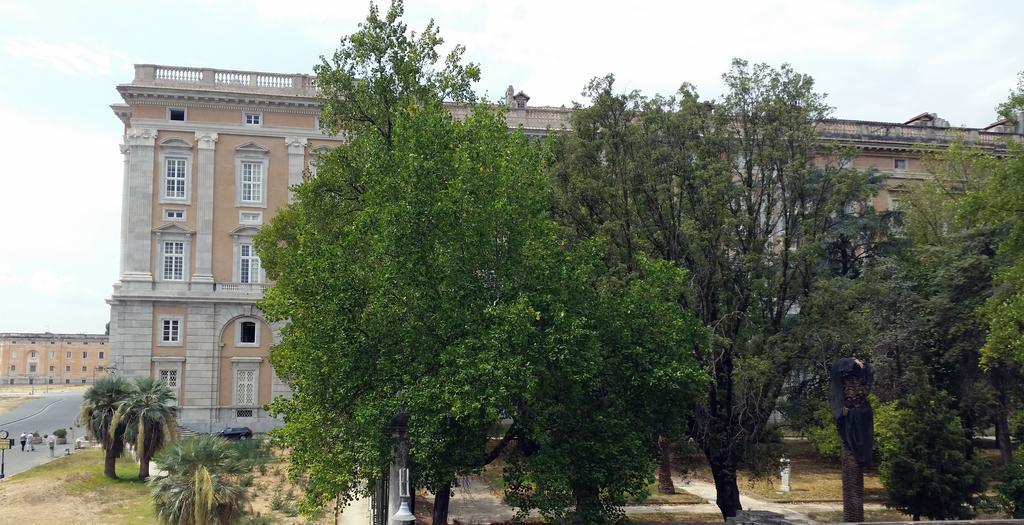 L'Insolita Reggia Казерта Екстер'єр фото